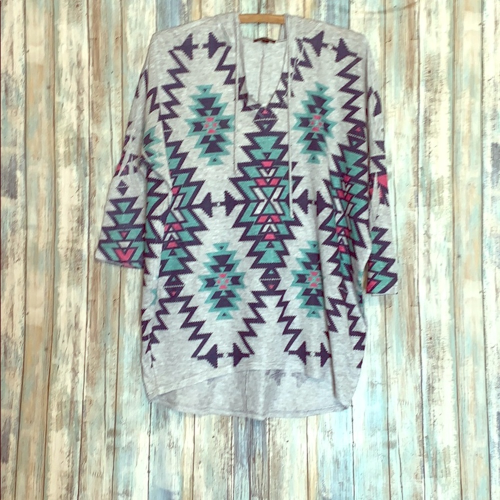 Women’s high-low Aztec hooded Shirt
